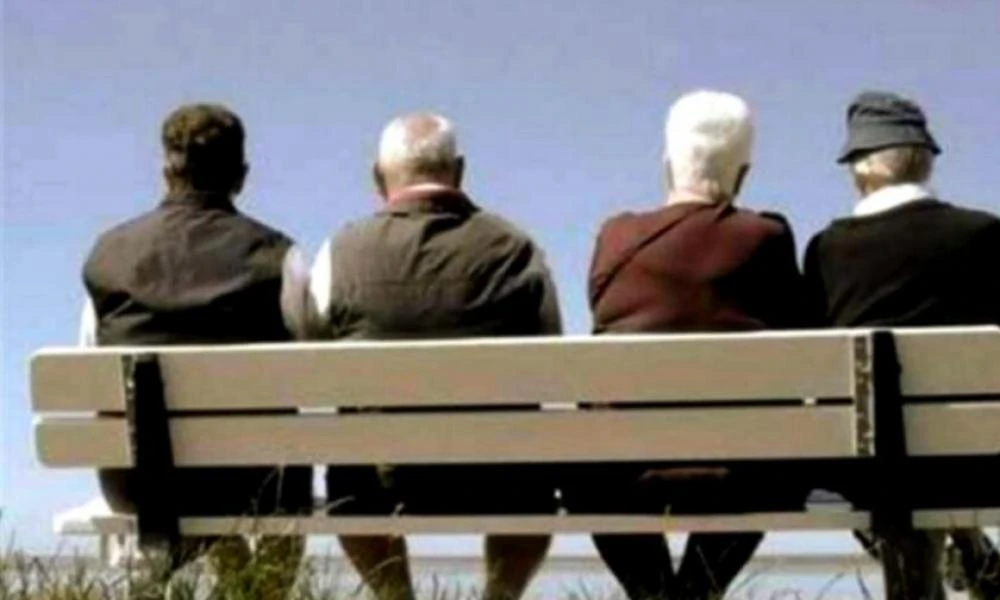 Δημογραφική βόμβα: Η Ελλάδα γερνάει – Το 2050 θα είμαστε λιγότεροι από 9 εκατομμύρια